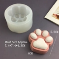 Detailed size view of cat paw silicone mold with 7.4x7.4x4.3cm outer diameter - Large Smooth Cat Claw