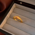 Macro di anello a serpente dorato con occhi di gemma rossa e trama a scaglie - Stile Forma di Serpente Occhio Rosso / Anello n. 5-Oro
