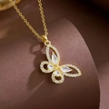 Elegante collana a farfalla dorata con ali in zircone e dettagli in pietre marquise - Stile Zircone Traforato