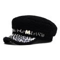 Berretto militare nero in pelliccia sintetica con visiera leopardata e logo M - Nero