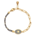 Detail der goldenen Büroklammer-Kette und grauen Kristallperlen mit Stern-Armband - Grau