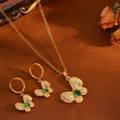 Goldenes Schmetterling-Schmuckset mit grünen Edelsteinen und funkelnden Kristallen - Gold Schmetterling Grün Zirkonia Set (T031)