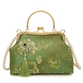 Bolso concha de seda verde con bordado floral, cadena de perlas y borla de mariposa - Verde