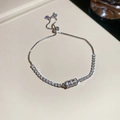 Nahaufnahme des Zirkon-Tennisarmbands mit verstellbarem Gleitverschluss-Detail - Silber Rund