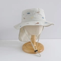 Dettaglio cappello sole bimbo con ricamo dinosauro e lembo posteriore regolabile - Taglia 50 (1-3 Anni) / Dinosauro