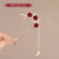 Épingle à cheveux vintage en forme de U avec roses en velours rouge et glands en perles - Pic à Cheveux Trois Roses Rouges Perle Artificielle Feuille et Frange (36#)