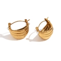 Elegantes pendientes de aro de titanio chapados en oro 18K con perlas blancas - Dorado