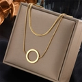Klassieke gouden dubbele ketting met Romeinse cijfers op een luxe juwelendoos - Slangenketting Rond Geometrische Stijl (N1413)