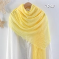 Sciarpa da donna giallo brillante in cotone e lino con texture stropicciata e frange - Giallo Brillante (104)
