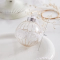 Elegante 8cm glazen kerstbal met gouden lijnen en parels als decoratieve hanger - 8cm / Champagne Goud Streep Parel
