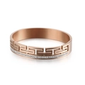 Bracciale rigido in acciaio inossidabile oro rosa con greca traforata e zirconi chiari - Stile Meandro Greco (KB120863-KFC) / Oro rosa
