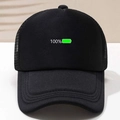 Detail van de 100% batterij-icoon en ademend mesh op deze zwarte trucker-pet - Zwart