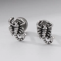 Gotische Vintage-Silberskorpion-Ohrstecker für Herren aus poliertem Edelstahl - Skorpion-Stil (KE111065-OT)