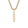 Elegante collar de oro rosa con cuatro perlas verticales en un colgante de barra - I-Oro Rosa