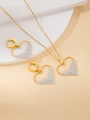 Goldenes Herz-Schmuckset mit Halskette und Ohrringen mit weißem Zirkonia-Inlay - Set 9