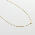 Collana minimalista in acciaio al titanio oro 18K con tre ciondoli a cuore lucidi - Collana con Tre Cuori Oro