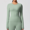 Vooraanzicht van saliegroen yoga-shirt met lange mouwen en gladde geborstelde stof - S / Basilicumgroen