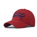 Dettaglio del cappellino vintage in cotone rosso con ricamo blu 3D Awesome - Regolabile / Rosso