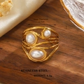 Vintage style gold-plated stainless steel ring with three elegant white pearls - Winding Streamline 3-Pearl Style (ZN1503-1125)