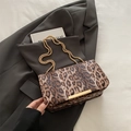 Sac bandoulière élégant imprimé léopard avec barre en métal doré et bandoulière chaîne - Marron