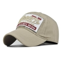 Dettaglio cappellino baseball vintage kaki in cotone con patch Western e bordi sfrangiati - Beige