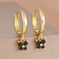 Détail de boucles d'oreilles papillon dorées avec pendentifs en zircon noir sur boîte - Boucles d'oreilles pendantes papillon (Y27359) / Ensemble deux pièces / Or-Noir