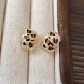 2411026b White Leopard Print