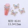 Detail van 3D laser vlinder nageldecoratie met goudkleurig frame en iriserende vleugels - Goud Aurora Fantoom Wit Stijl (AG44)