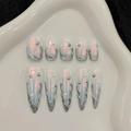 Unghie finte aurora argento con fiamme 3D e perle su vassoio in ceramica bianca - XS / 1761-Forma AB Mista