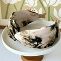 Tie-dye wide headband in beige and brown abstract print with a knot detail - Green Rose