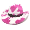Nahaufnahme vom rosa-weißen Plüsch-Cowboyhut mit Nietenband und Stierkopf-Relief - M (56-58cm) / Flache Krone Rosenrot (Rosa-Weiß Kuhmuster)