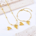 Gouden hart sieradenset met ketting armband en oorknopjes op een witte steen - Ketting + Oorbellen + Armband