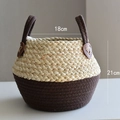 Panier de fleurs en paille bicolore avec poignées, taille 18 cm large, 21 cm haut - Petit / Maïs + Panier de paille / Café Foncé