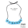 Collana a fiori blu traforati con cordino nero, dettagli dorati e strass lucidi - Collana con Fiori Blu