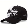 Gros plan détaillé de la broderie 3D Thuglife sur une casquette noir et blanc - Réglable / Noir et Blanc