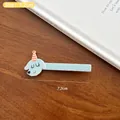 Barrette à cheveux chien bleu clair en acrylique avec chapeau de fête, 7,2 cm - Chien Bleu Chapeau d'Anniversaire