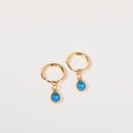 Eleganti orecchini a cerchio dorati con pietre preziose blu a goccia sfaccettate - Dicembre/Blu Zircone