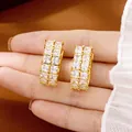 Créoles en forme de U plaquées or avec double rangée de zircons cubiques carrés - E2990 Double Rangée de Zirconium Carré