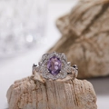 Anillo de plata S925 con amatista púrpura ovalada y halo de diamantes en flor - Estilo magnífico del halo de la flor (LR382)