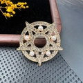 Broche étoile vintage dorée avec cristaux brillants et perles blanches pour femmes - BZ087 Étoile à Cinq Branches Creuse