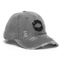Dettaglio cappello baseball in cotone invecchiato con ricamo 3D LOOK e bordi sfilacciati - Grigio Chiaro - Ricamo LOOK Nero