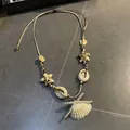 Detalle del collar de cuerda trenzada con conchas marinas naturales y colgante de estrella - Estilo de Concha con Cuerda Tejida Bicolor / 2# Collar-Blanco-Marrón