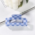 Pince à cheveux rectangulaire à damier bleu et blanc en résine finition lisse - Petit (7.5cm) / Bleu