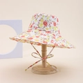 Floral wide brim sun hat in cream white with vintage pattern and adjustable chin strap - Flower / Red Yellow Gradient
