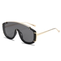 Gafas de sol tipo escudo oversize con montura dorada y detalles de remaches modernos - Montura Negra Lentes Grises