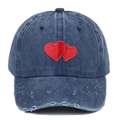 Berretto vintage in denim lavato blu navy con ricamo a cuore rosso e visiera usurata - Regolabile / Blu navy