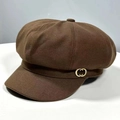 Retro dark brown newsboy cap in wool felt featuring a decorative gold metal buckle - One Size / Coffee
