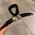 Pinza per capelli in resina nera lucida con perla grigia e gemma grigio fumo - Stile Nero Con Perla Champagne (HH5272)