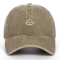 Detailansicht der UFO-Stickerei auf dem gewaschenen Baumwollstoff der Vintage-Kappe - Einheitsgröße / Khaki