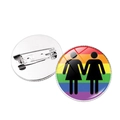 Broche gemme arc-en-ciel avec deux silhouettes de femmes sur support en métal - Silhouette de Femmes se Tenant la Main (Style 28)